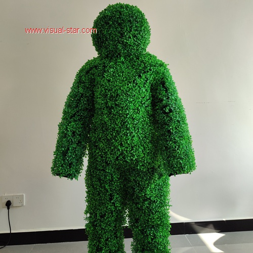Hedge performance outside clothes